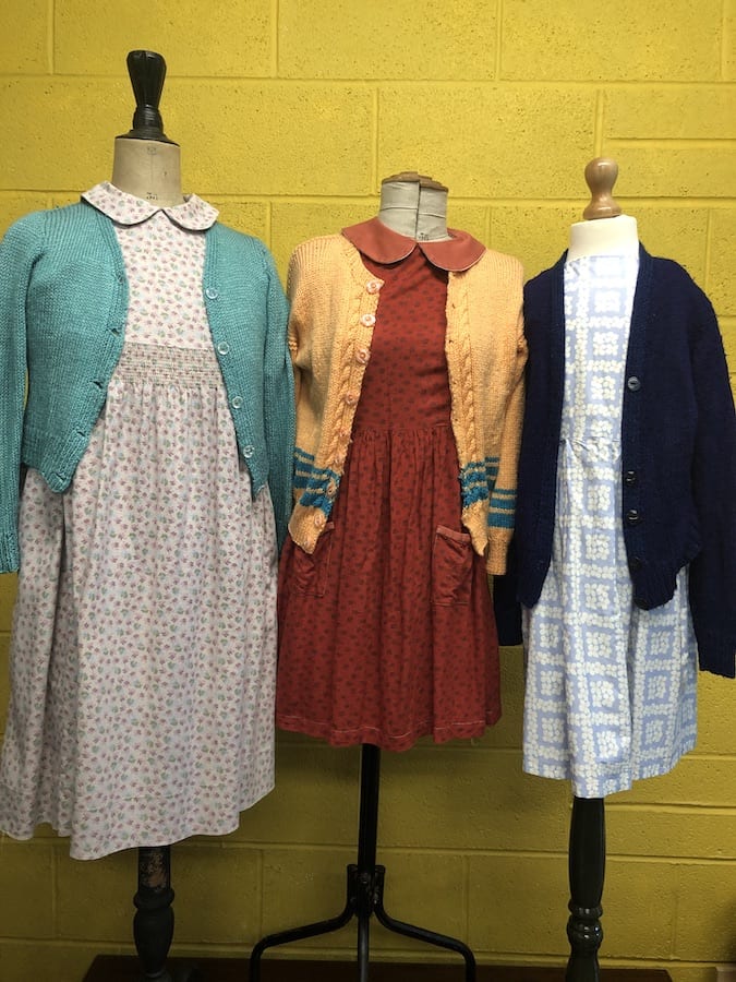 Goodnight Mister Tom: Ensemble girls