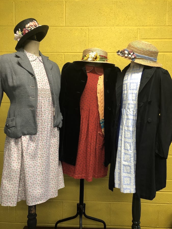 Goodnight Mister Tom: Ensemble girls